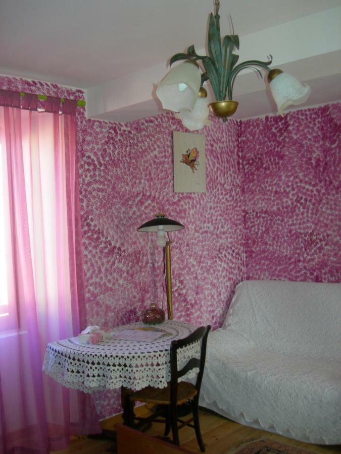 Sous La Glycine Bed & Breakfast Miélan Dış mekan fotoğraf